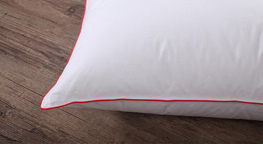 El pato del 75% abajo empluma la tubería roja del algodón de la almohada para el parte movible casero de la almohada del hotel