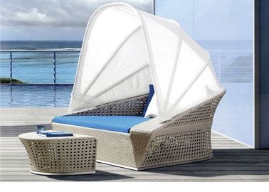 Salón a medias oval de la calesa de los muebles del patio de la cama de Sun de la rota del estilo PE con el toldo